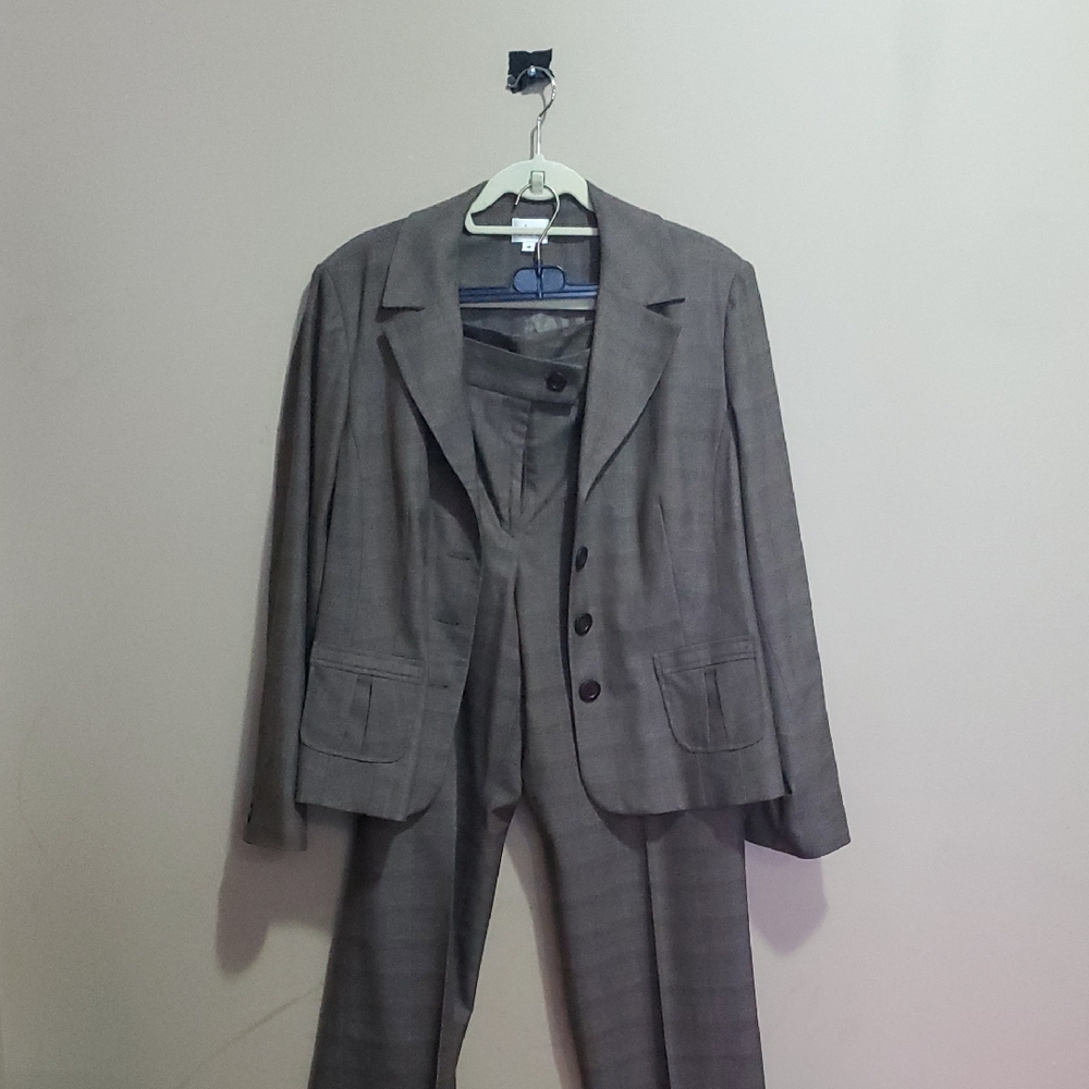 Cleo Classic Brown Plaid Suit Size 18